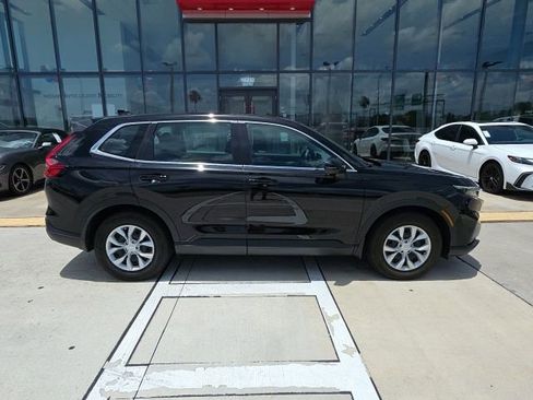Used 2023 Honda CR-V LX image 3