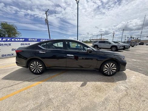 Used 2025 Nissan Altima 2.5 SV FWD image 8