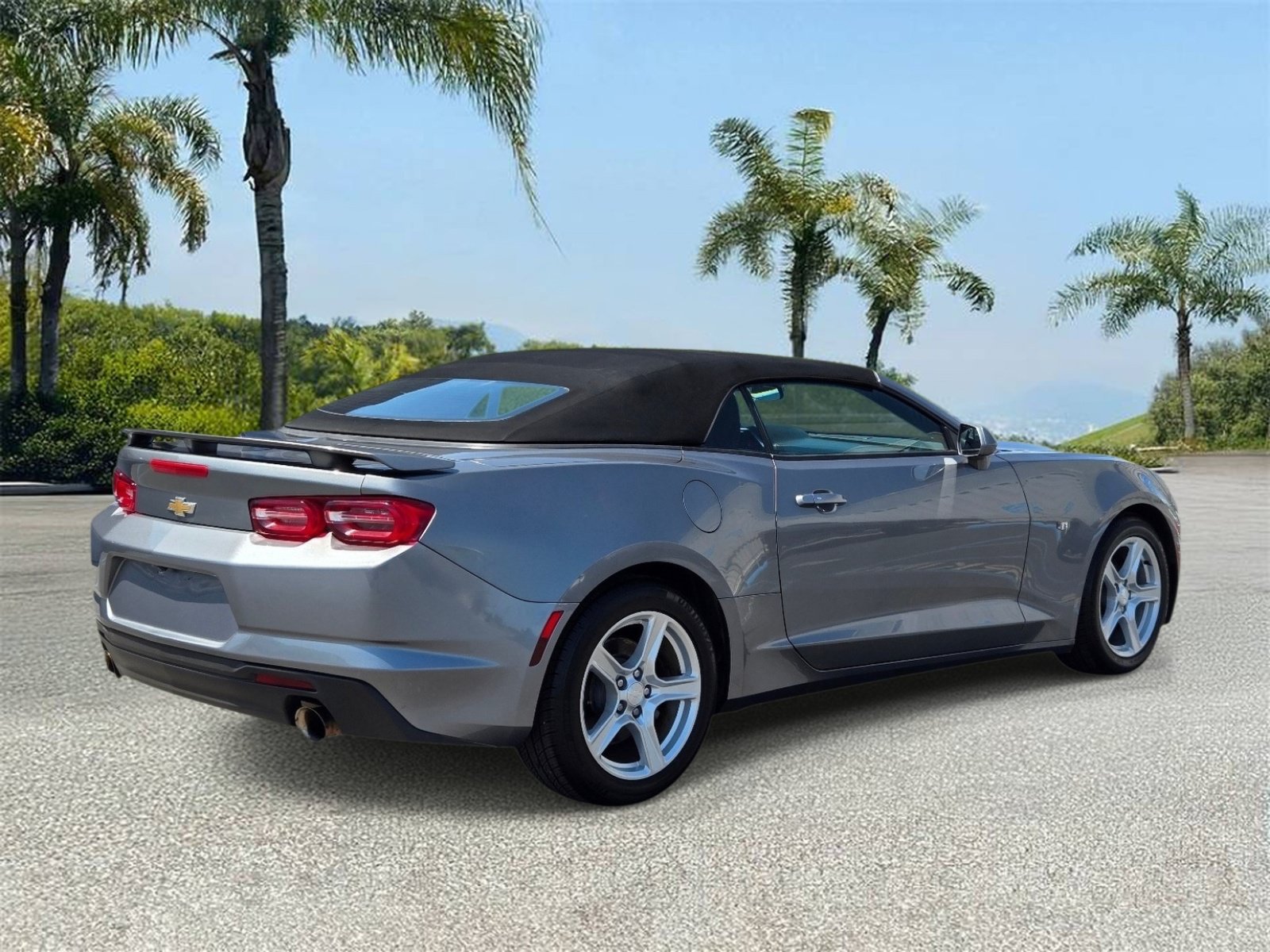 Used 2020 Chevrolet Camaro LT RWD image 4
