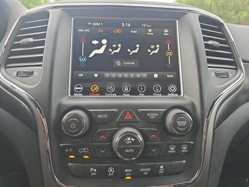 Used 2018 Jeep Grand Cherokee Altitude image 18