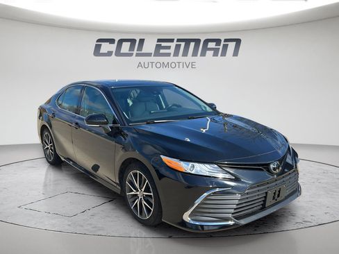 Used 2023 Toyota Camry XLE w/ Navigation Package image 3