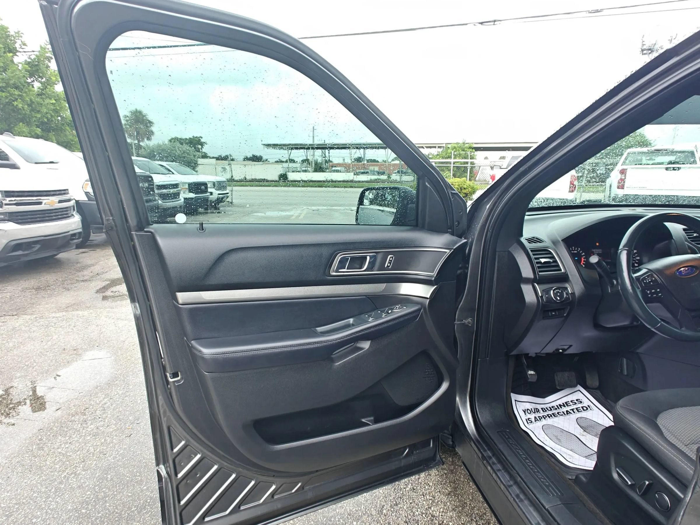 Used 2018 Ford Explorer XLT w/ Class II Trailer Tow Package FWD image 9