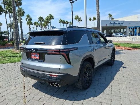 Used 2025 Chevrolet Traverse LT w/ Midnight/Sport Edition FWD image 5