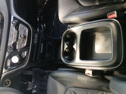 Used 2025 Chrysler Pacifica Select FWD image 23