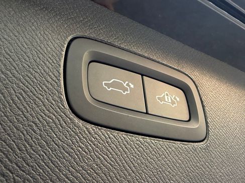 Used 2024 Volvo XC90 B5 Core image 24