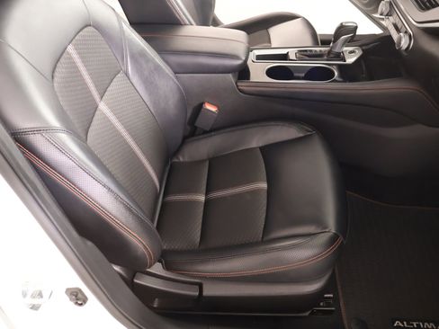 Used 2024 Nissan Altima 2.5 SR image 12