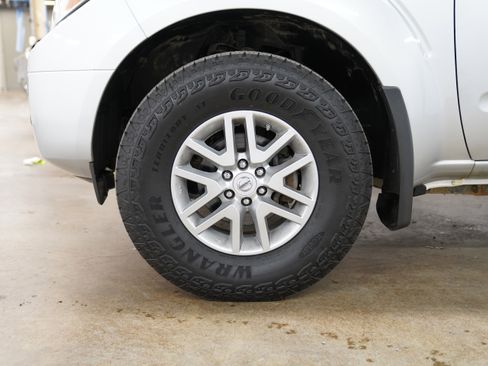 Used 2018 Nissan Frontier SV AWD/4WD image 15