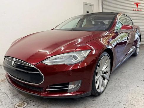 Used 2012 Tesla Model S Signature Performance RWD image 3