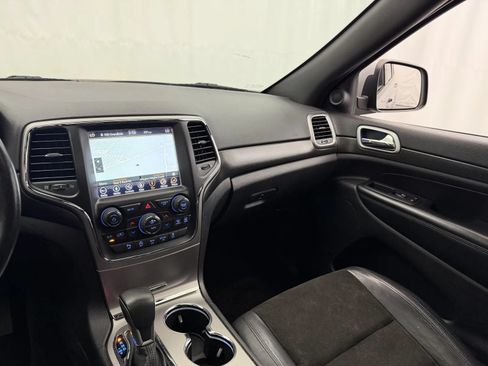 Used 2018 Jeep Grand Cherokee Altitude AWD/4WD image 18