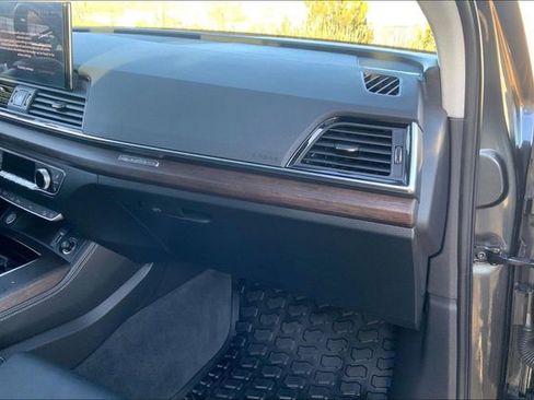 Used 2021 Audi Q5 e Premium Plus w/ Premium Plus Package image 16