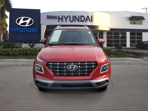 Certified 2025 Hyundai Venue Limited FWD image 2
