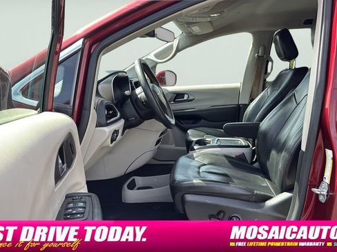 Used 2022 Chrysler Pacifica Touring-L AWD/4WD image 21