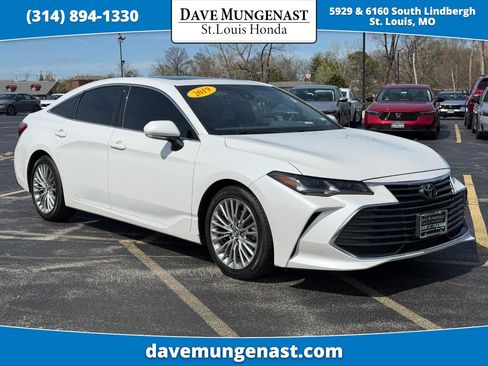 Used 2019 Toyota Avalon Limited FWD image 1