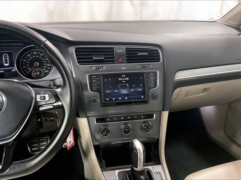 Used 2017 Volkswagen Golf Alltrack S image 18