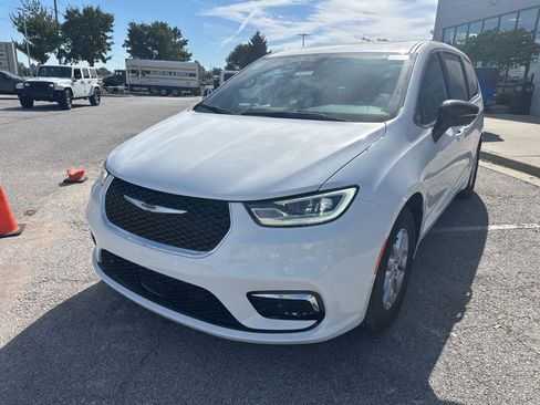New 2026 Chrysler Pacifica Select image 11