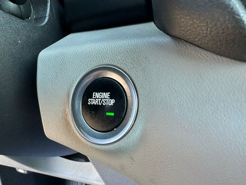 Used 2023 GMC Terrain SLE w/ Driver Convenience Package image 25