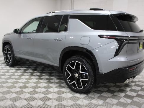 Used 2026 Chevrolet Traverse High Country w/ LPO, Floor Liner Package AWD/4WD image 10