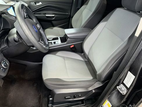 Used 2019 Ford Escape SE image 2