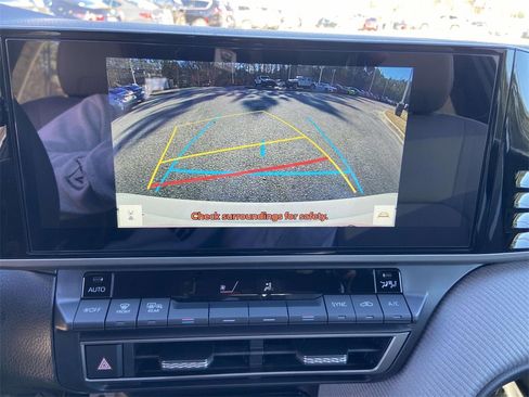 Used 2025 Toyota Camry SE image 22