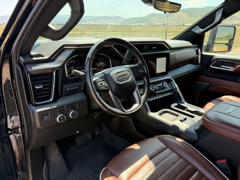 Used 2024 GMC Sierra 3500 Denali Ultimate AWD/4WD image 18