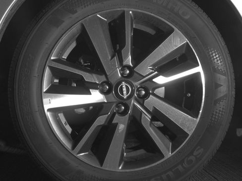 Used 2025 Nissan Versa SV FWD image 12