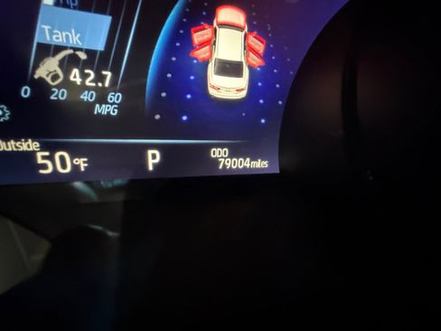 Used 2018 Toyota Camry XLE image 11