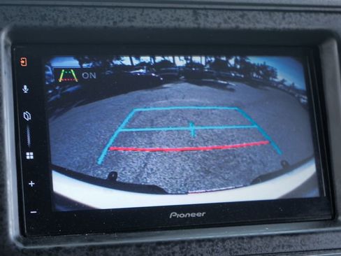 Used 2018 Toyota Tacoma TRD Off-Road w/ Technology Package image 29