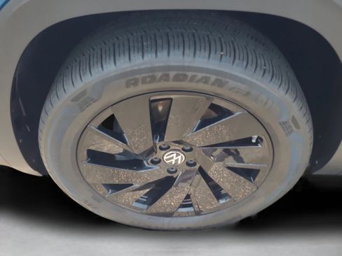 Used 2025 Volkswagen Atlas SE image 11