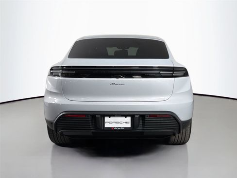Certified 2026 Porsche Macan Electric RWD image 6