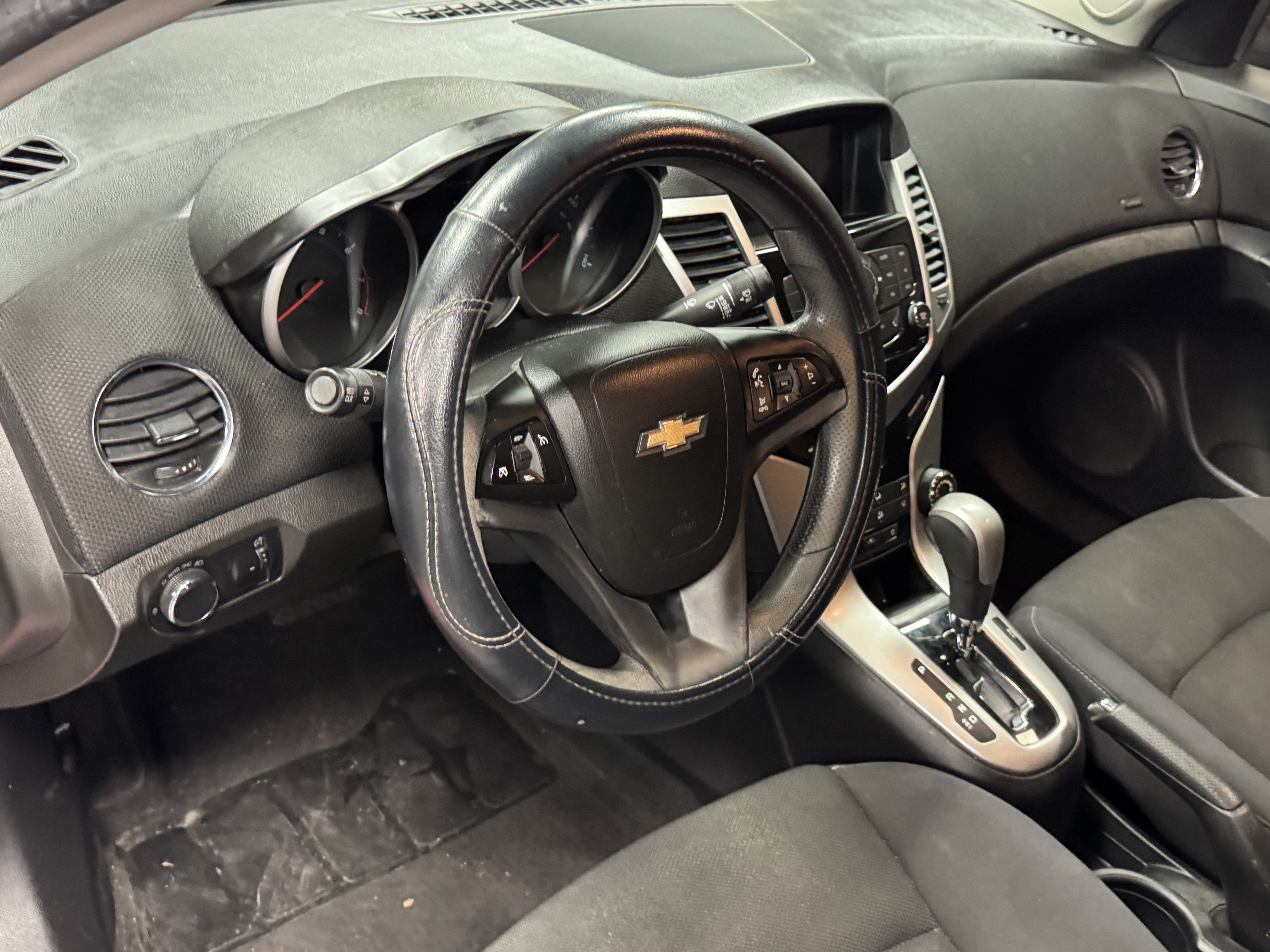 Used 2015 Chevrolet Cruze LT FWD image 8