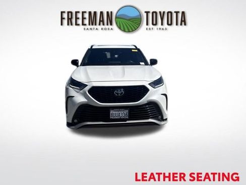 Used 2021 Toyota Highlander XSE AWD/4WD image 3