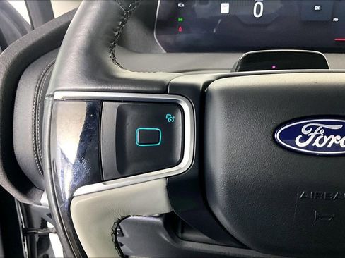 Used 2025 Ford Expedition Platinum w/ Driver's Package AWD/4WD image 18