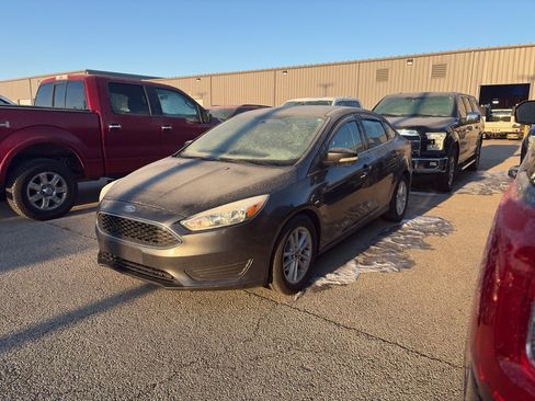 Used 2017 Ford Focus SE image 4