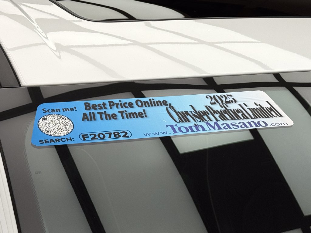 Used 2025 Chrysler Pacifica Limited FWD image 7