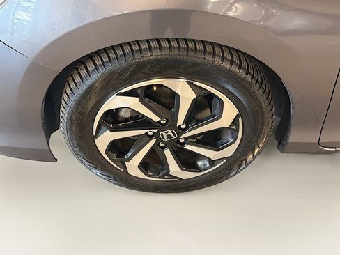 Used 2016 Honda Accord EX image 11