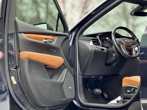 Used 2021 Cadillac XT5 Premium Luxury image 9