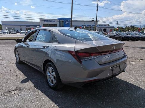 Used 2022 Hyundai Elantra SE FWD image 6