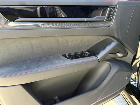Used 2025 Porsche Cayenne GTS image 23