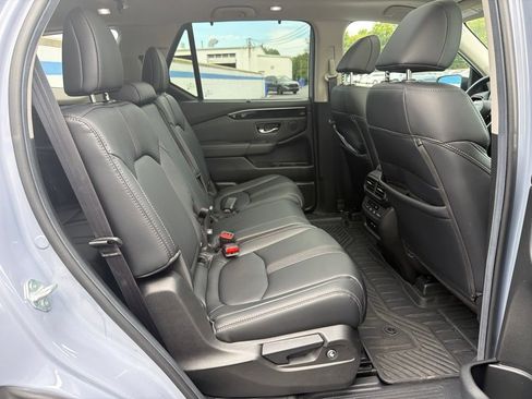 Used 2025 Honda Pilot Touring image 24