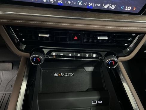 Certified 2025 Chevrolet Tahoe High Country AWD/4WD image 18