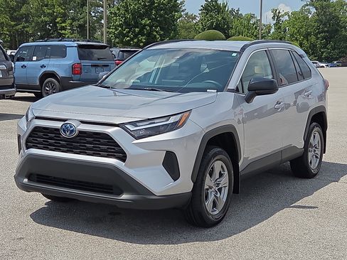 Used 2024 Toyota RAV4 LE AWD/4WD image 2