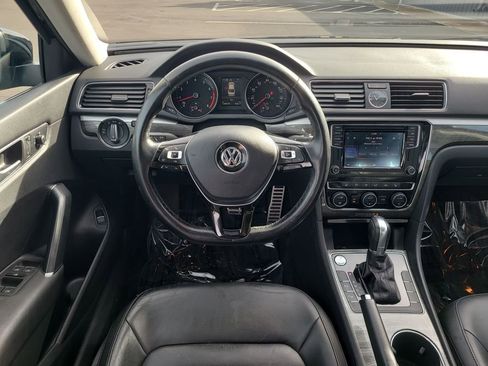 Used 2016 Volkswagen Passat 1.8T SEL Premium image 23