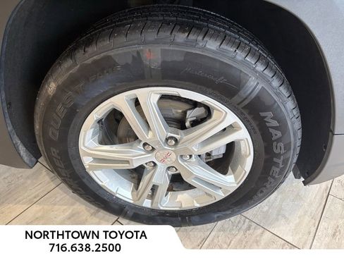 Used 2024 GMC Terrain SLE image 2