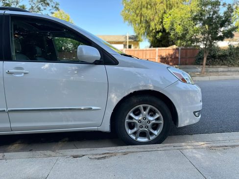 Used 2005 Toyota Sienna XLE Limited FWD image 23