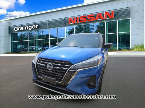 Used 2023 Nissan Kicks SR w/ SR Premium Package FWD image 2