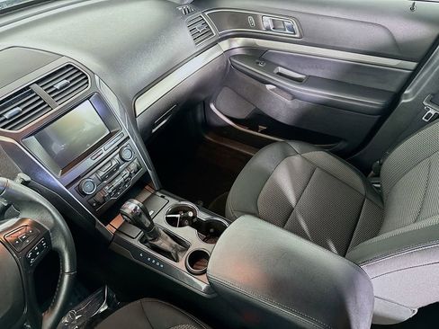 Used 2018 Ford Explorer XLT w/ Equipment Group 201A image 31