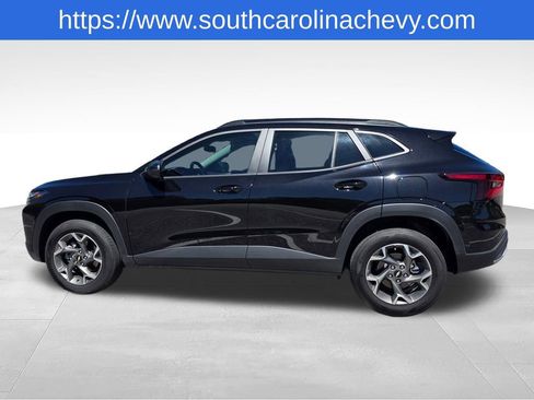Used 2025 Chevrolet Trax LT w/ Driver Confidence Package FWD image 37