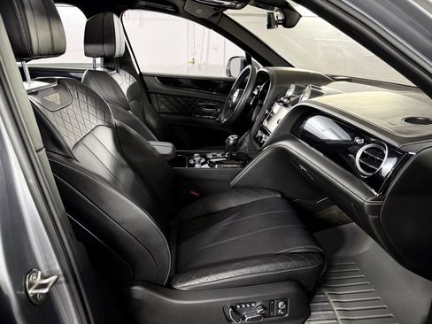 Used 2017 Bentley Bentayga AWD/4WD image 28