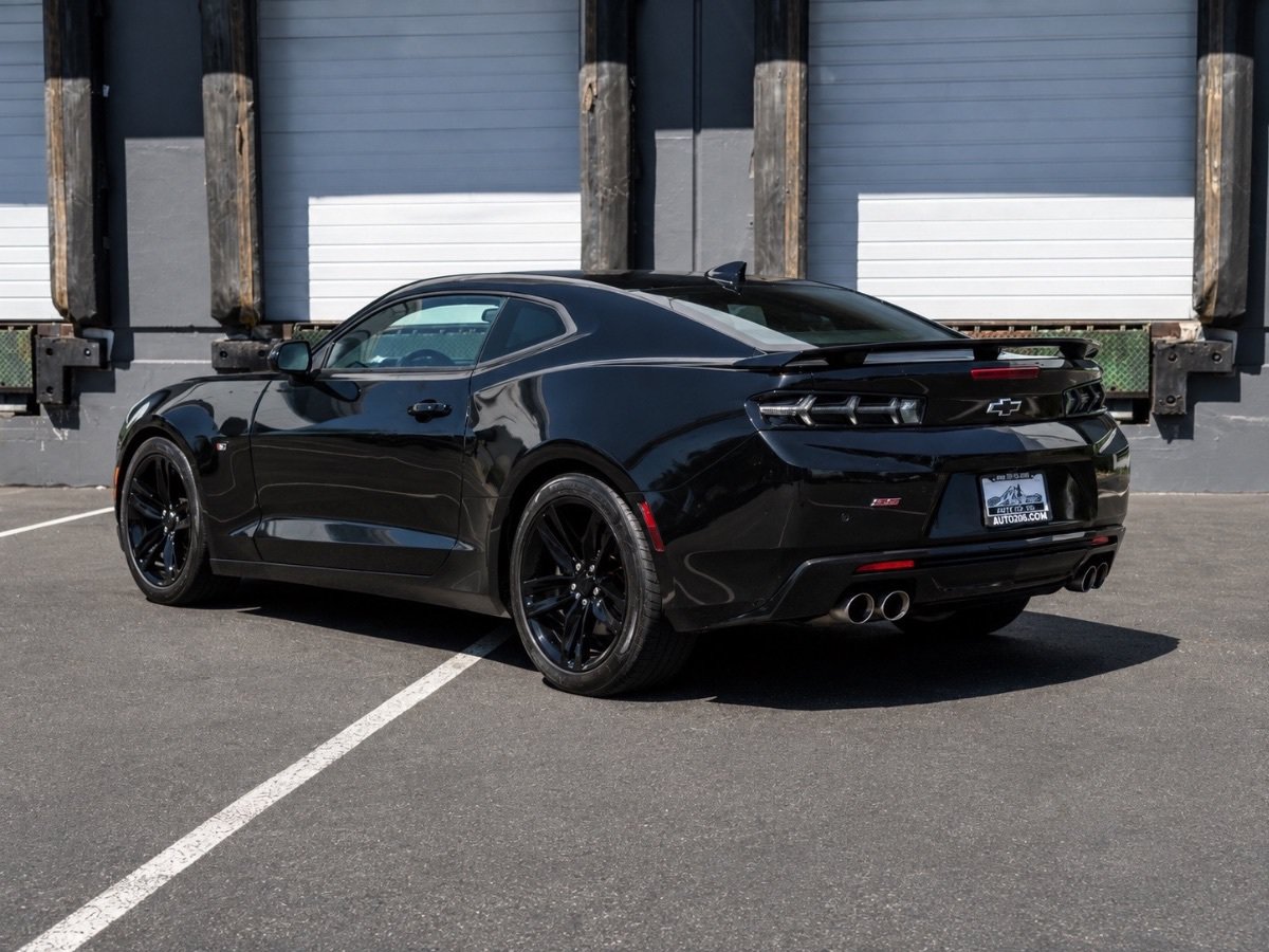 Used 2017 Chevrolet Camaro SS RWD image 6
