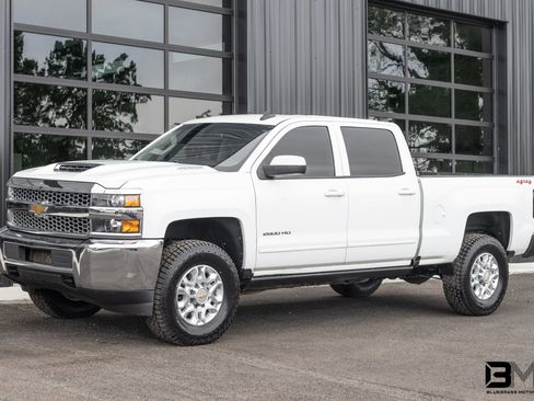 Used 2019 Chevrolet Silverado 2500 LT AWD/4WD image 2